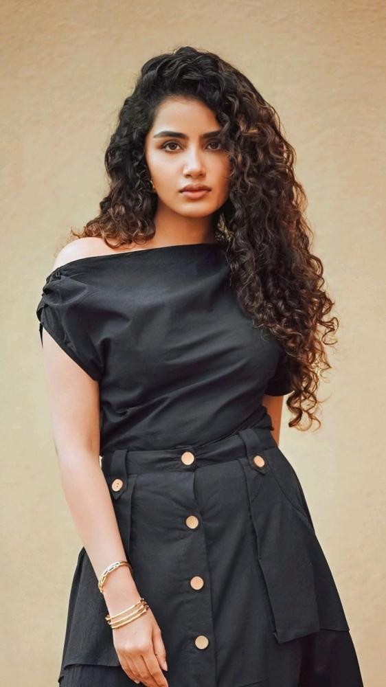 actress-anupama-parameswaran-photos