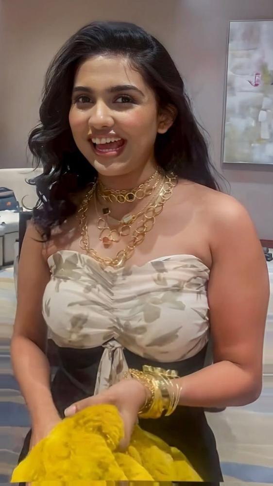 actress-mamitha-baiju-photos