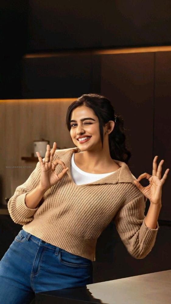 actress-mamitha-baiju-photos