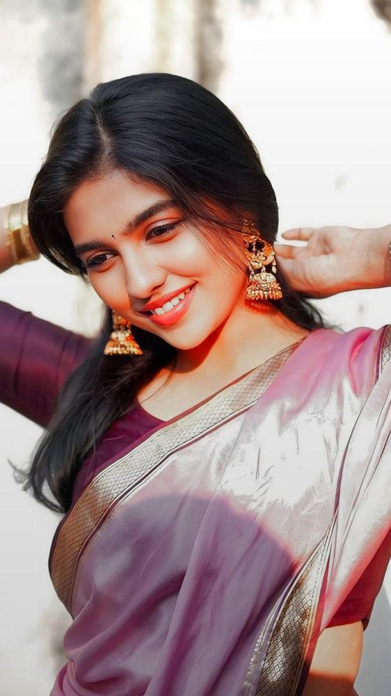 actress-mamitha-baiju-photos