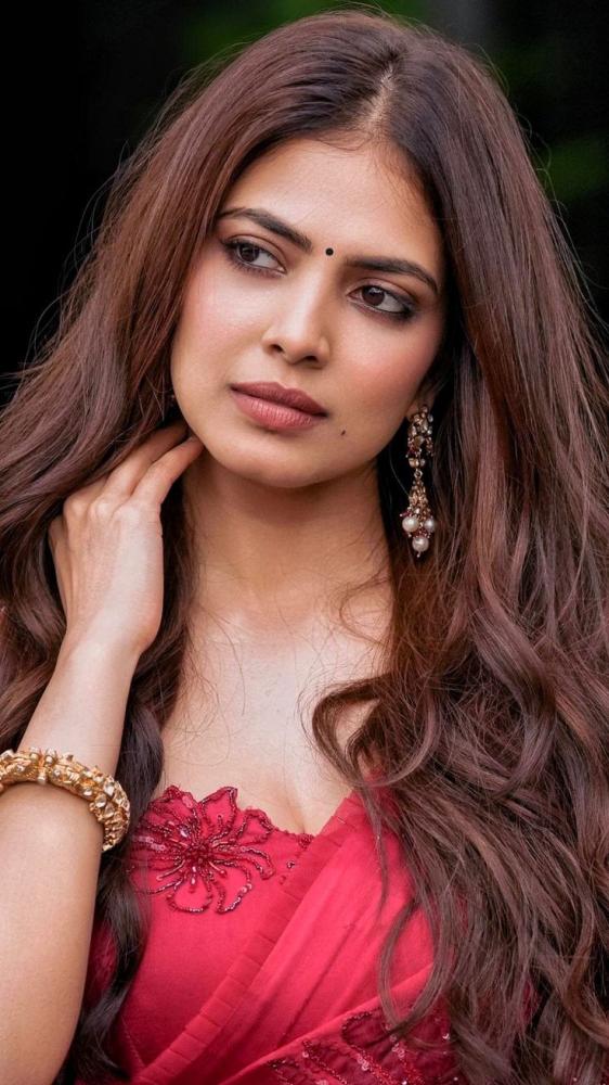 actress-malvika-mohan-hot-photos