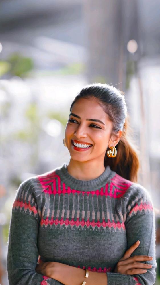 actress-malvika-mohan-hot-photos