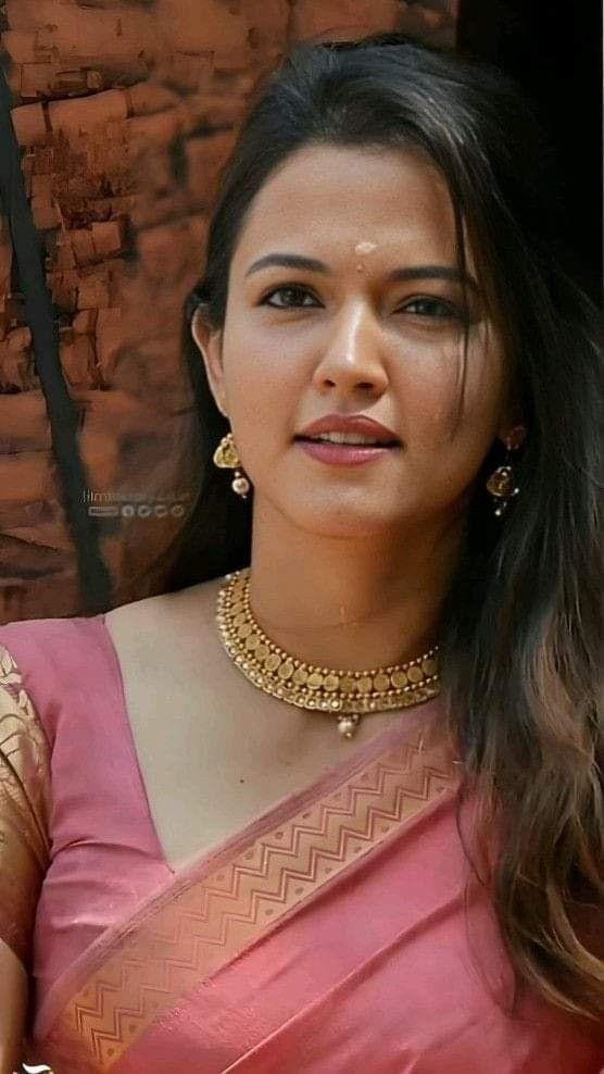 actress-aparna-das-photos