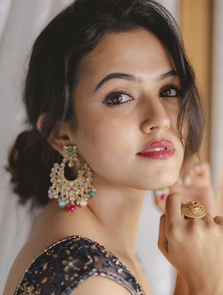 actress-aparna-das-photos