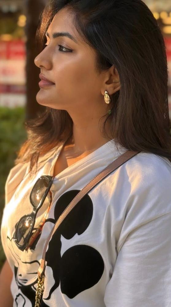 actress-eesha-rebba-photos