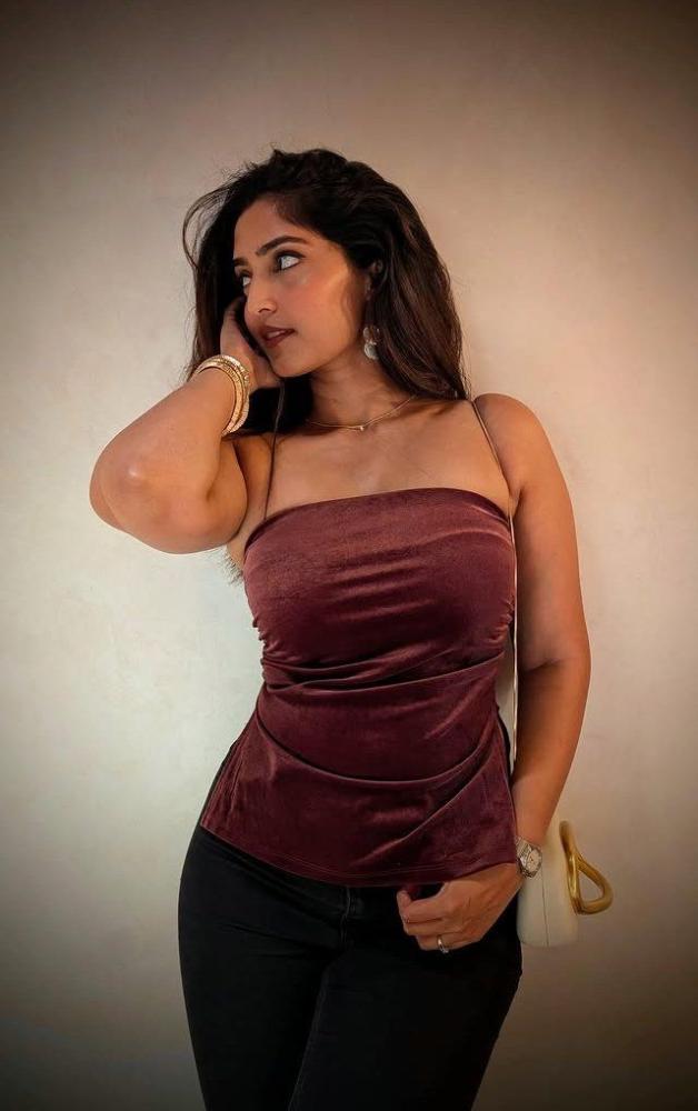 reba-monica-john-hot-photos