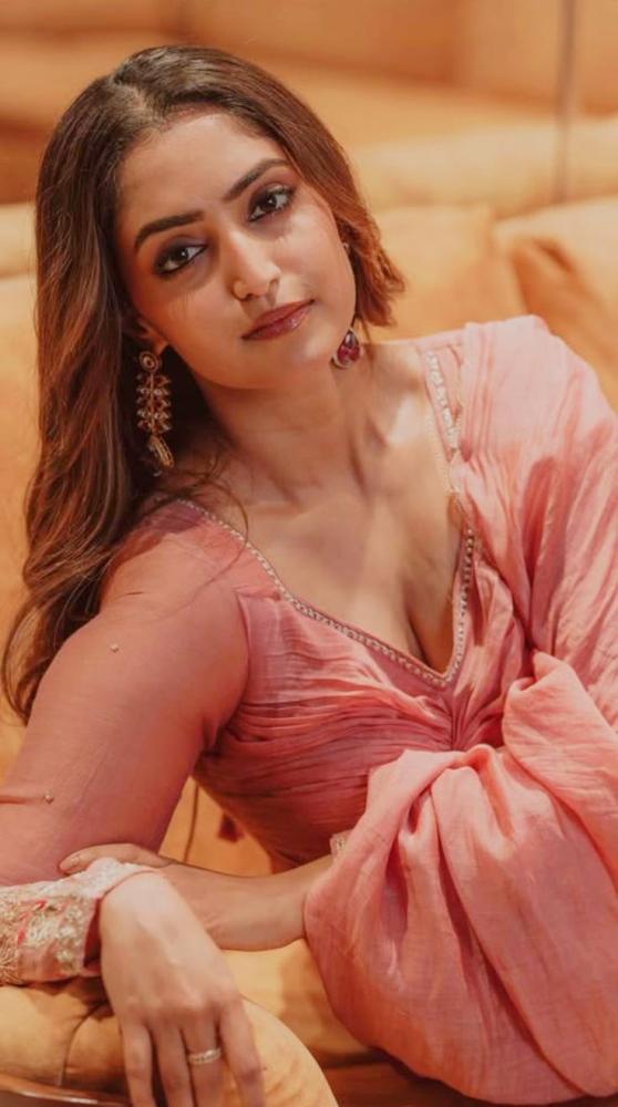 reba-monica-john-hot-photos