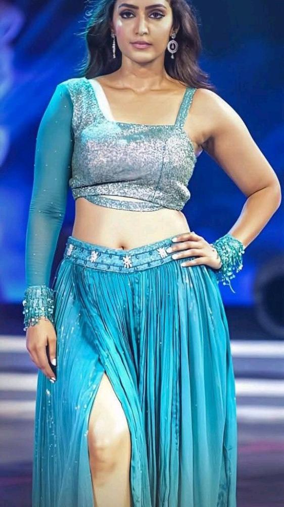 reba-monica-john-hot-photos