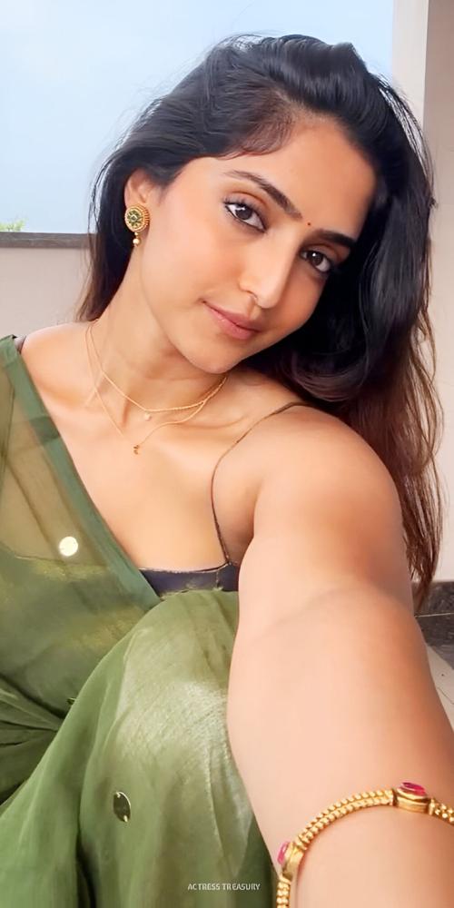 reba-monica-john-hot-photos