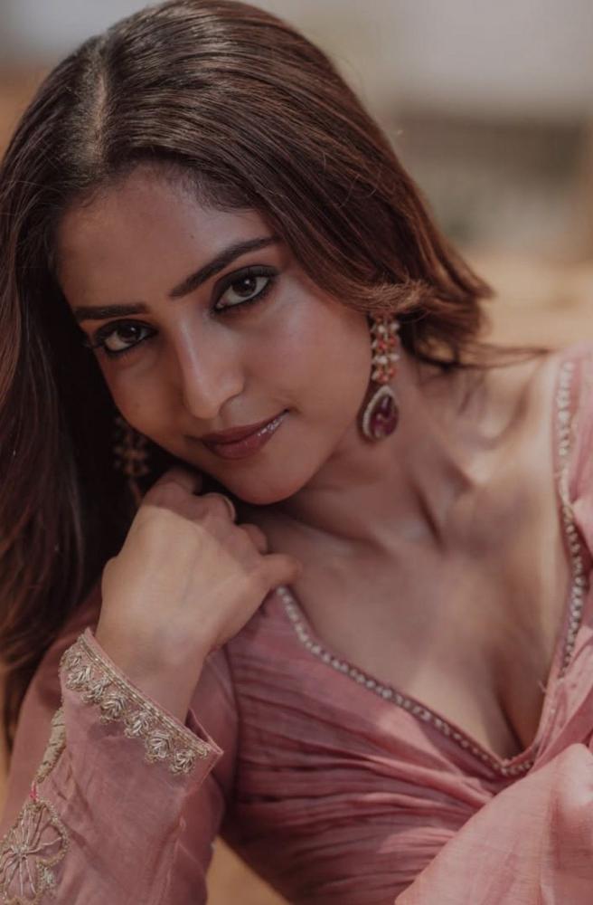 reba-monica-john-hot-photos