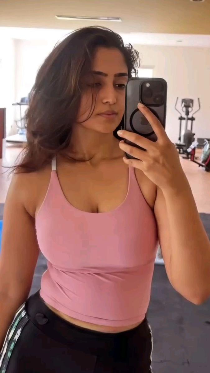 reba-monica-john-hot-photos