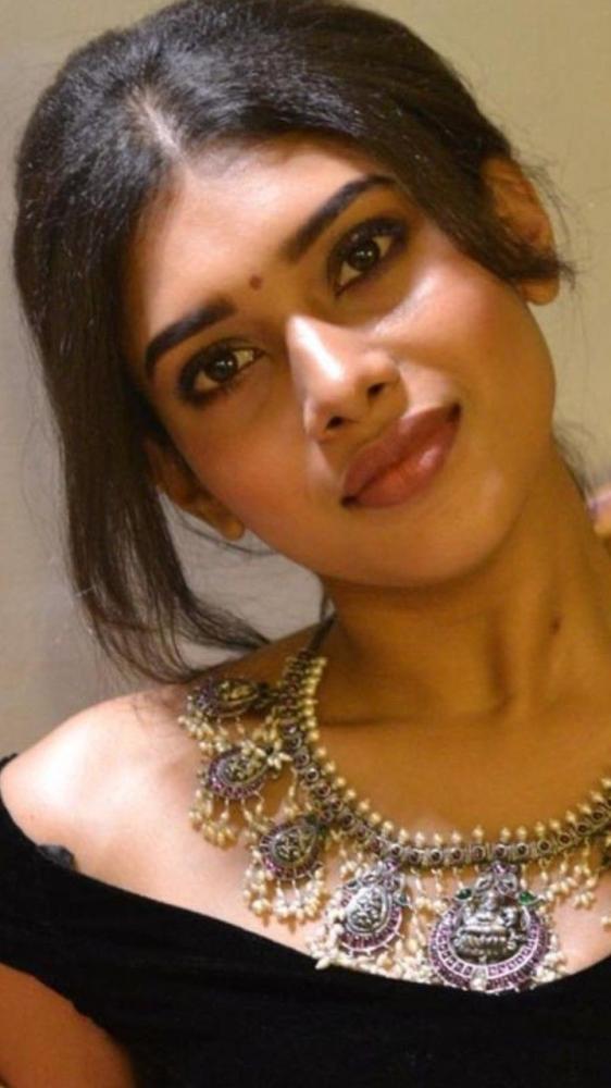 actress-dushara-vijayan-latest-photo-shoot