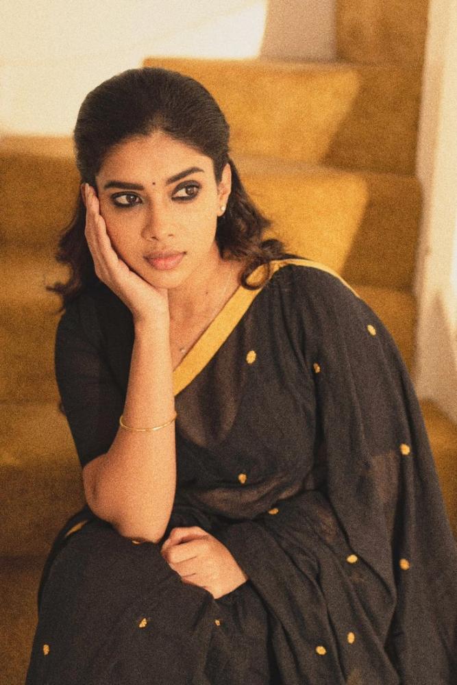 actress-dushara-vijayan-latest-photo-shoot