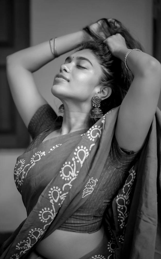actress-dushara-vijayan-latest-photo-shoot