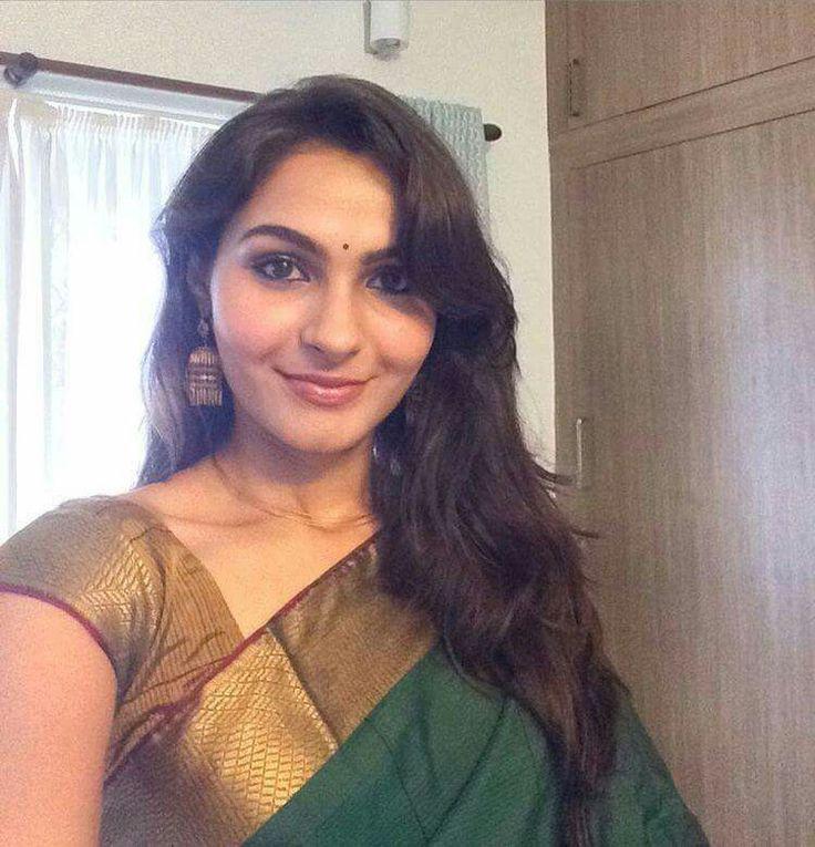 actress-andrea-jeremiah-hot-photos