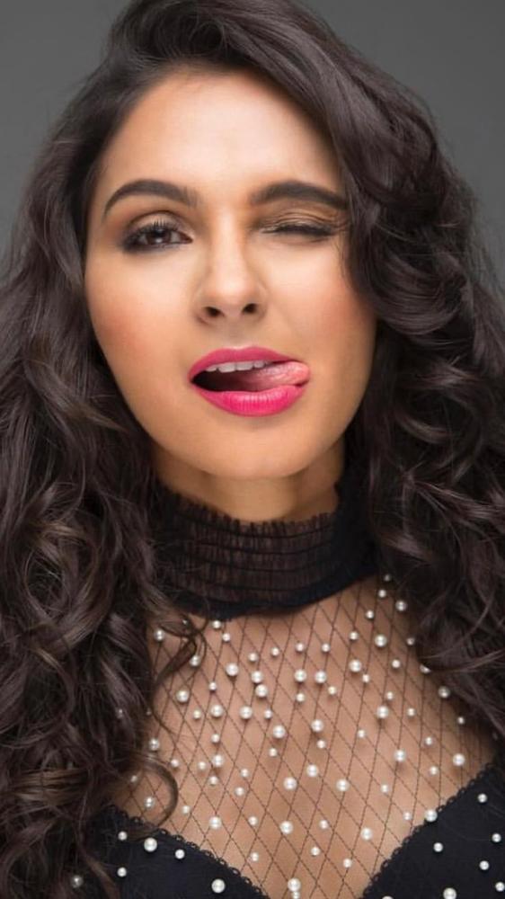 actress-andrea-jeremiah-hot-photos