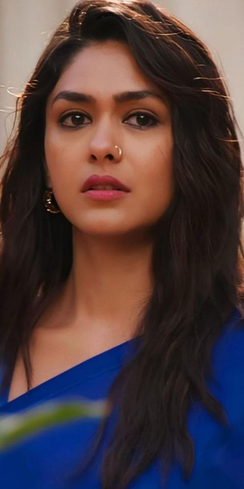 actress-mrunal-thakur-photos