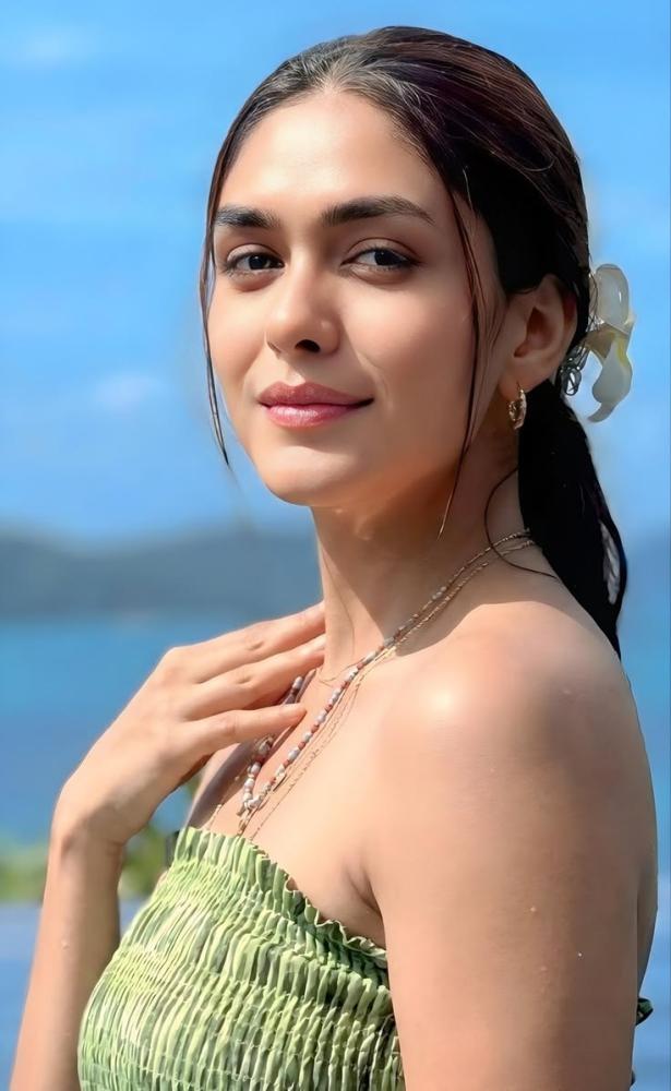 actress-mrunal-thakur-photos