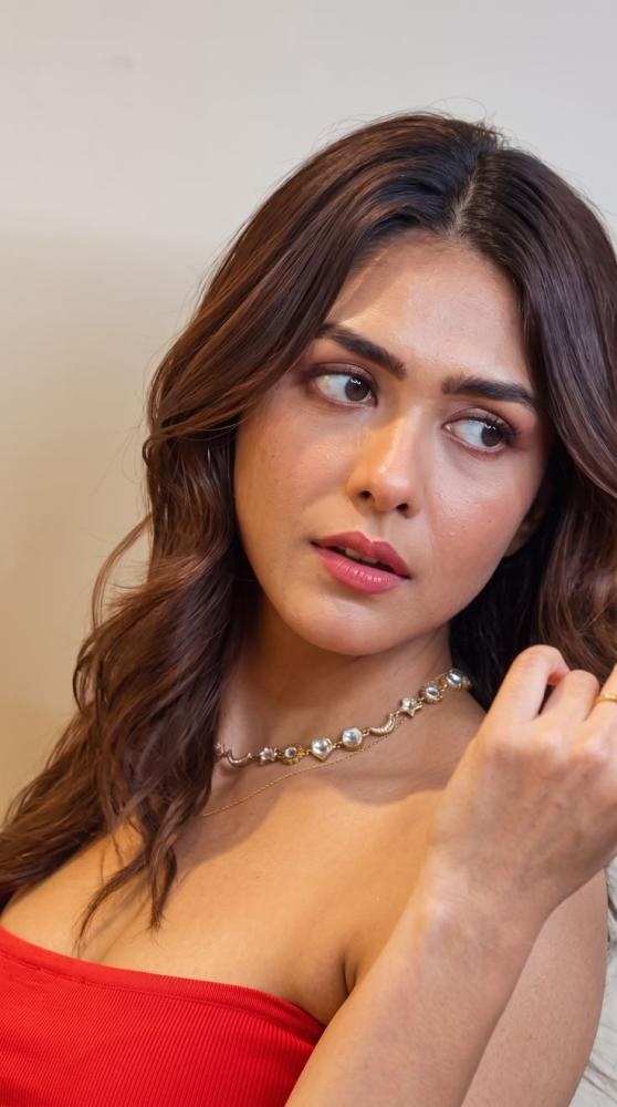 actress-mrunal-thakur-photos