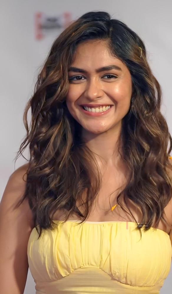 actress-mrunal-thakur-photos