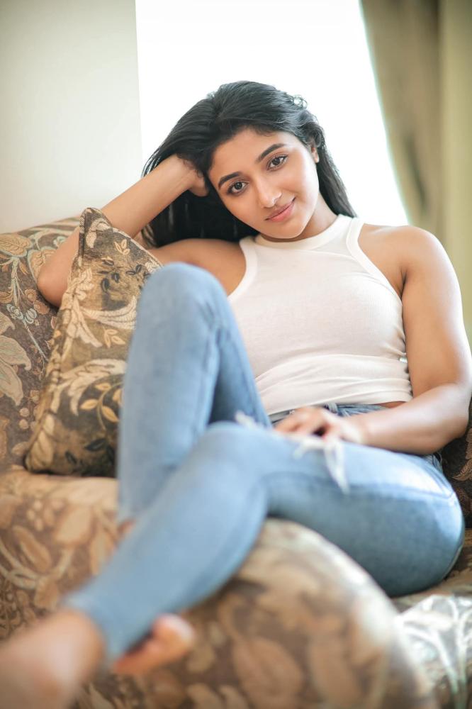 malayalam-actress-mirnaa-menon-photos
