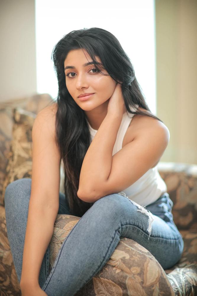 malayalam-actress-mirnaa-menon-photos