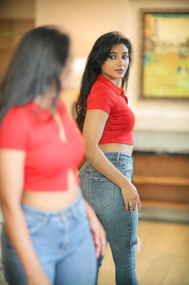 malayalam-actress-mirnaa-menon-photos