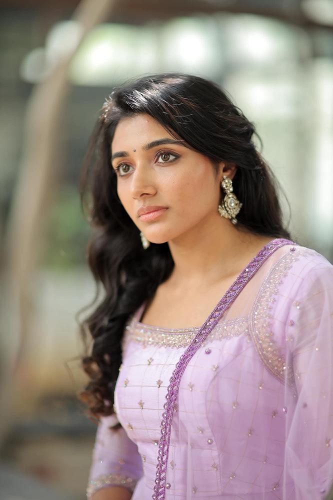 malayalam-actress-mirnaa-menon-photos