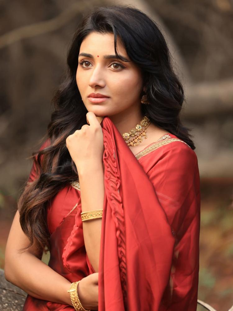malayalam-actress-mirnaa-menon-photos