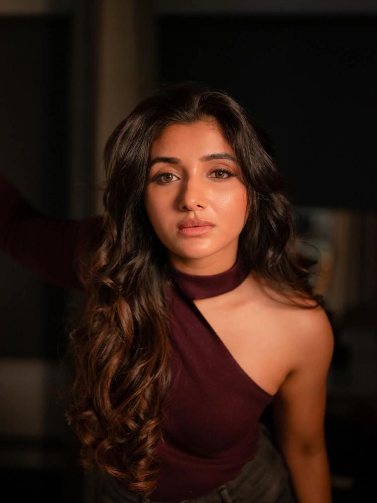 malayalam-actress-mirnaa-menon-photos
