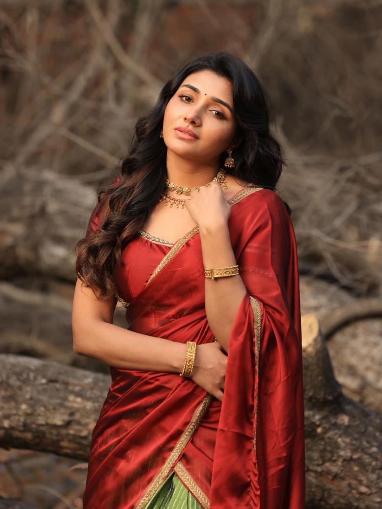 malayalam-actress-mirnaa-menon-photos