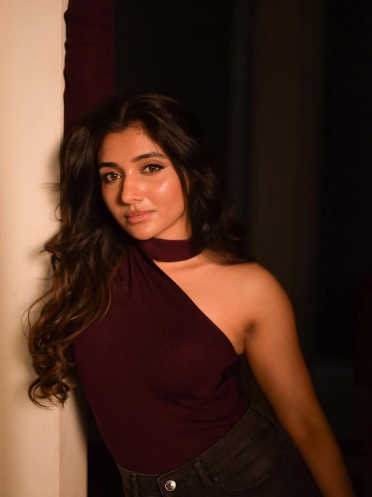 malayalam-actress-mirnaa-menon-photos