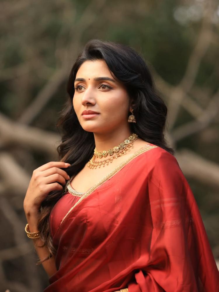 malayalam-actress-mirnaa-menon-photos
