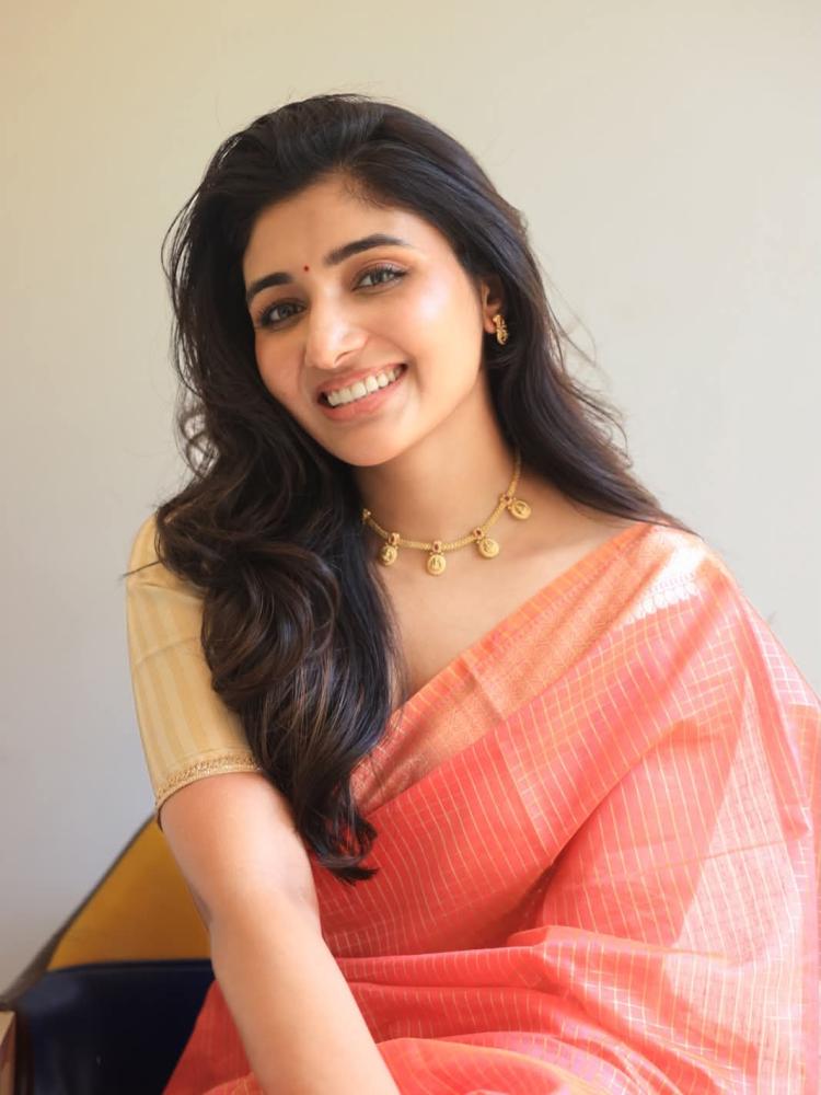 malayalam-actress-mirnaa-menon-photos