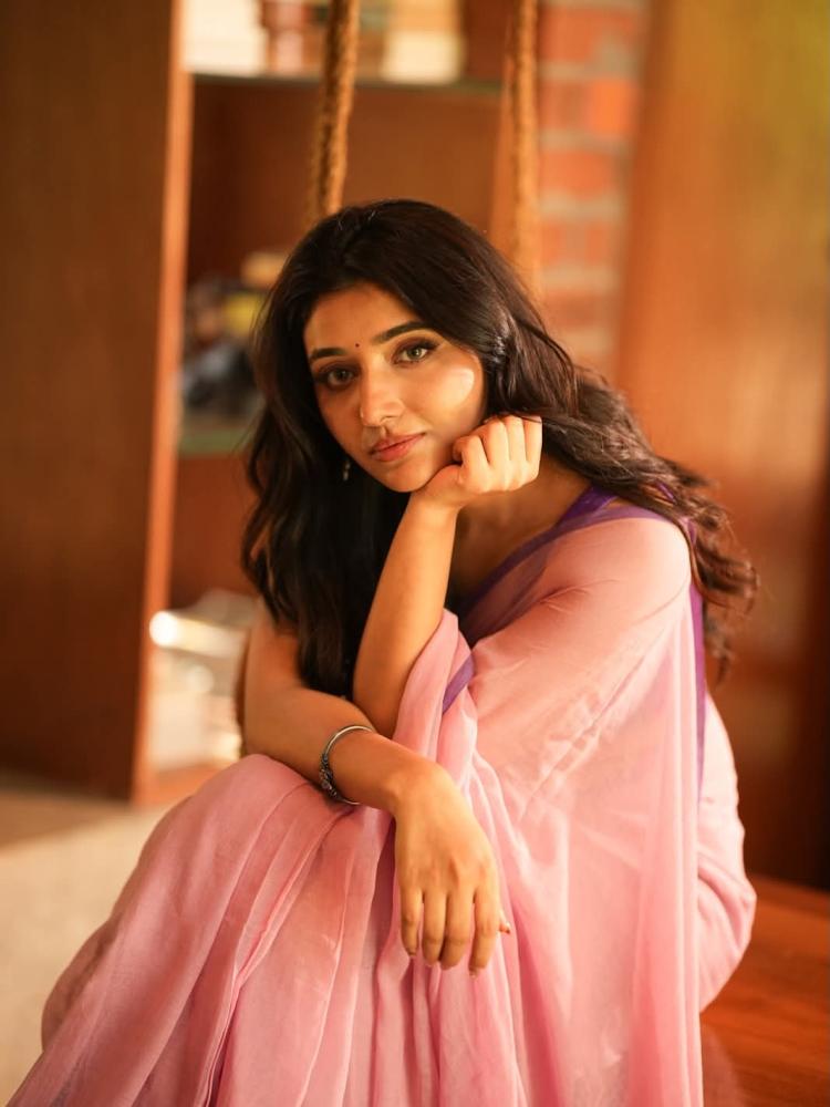malayalam-actress-mirnaa-menon-photos