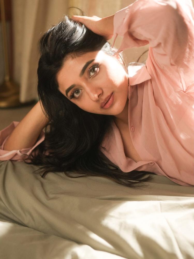 malayalam-actress-mirnaa-menon-photos