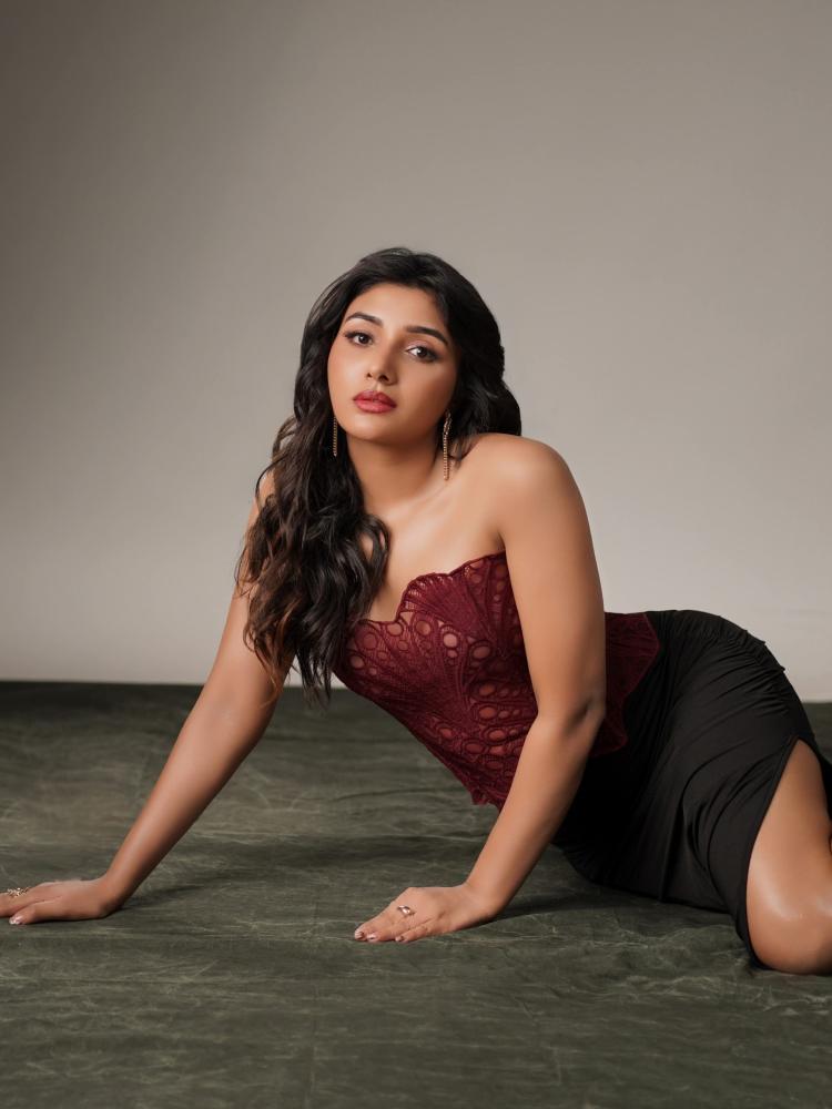 malayalam-actress-mirnaa-menon-photos