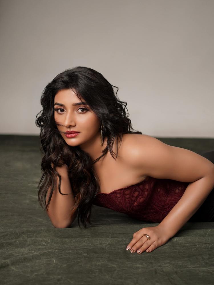 malayalam-actress-mirnaa-menon-photos
