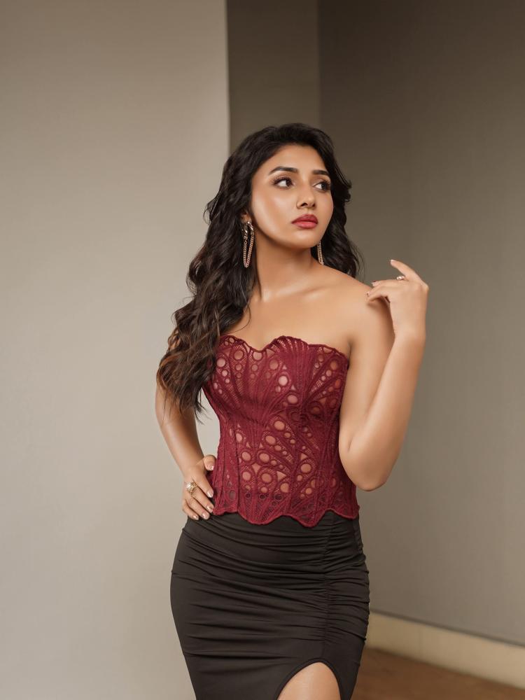 malayalam-actress-mirnaa-menon-photos