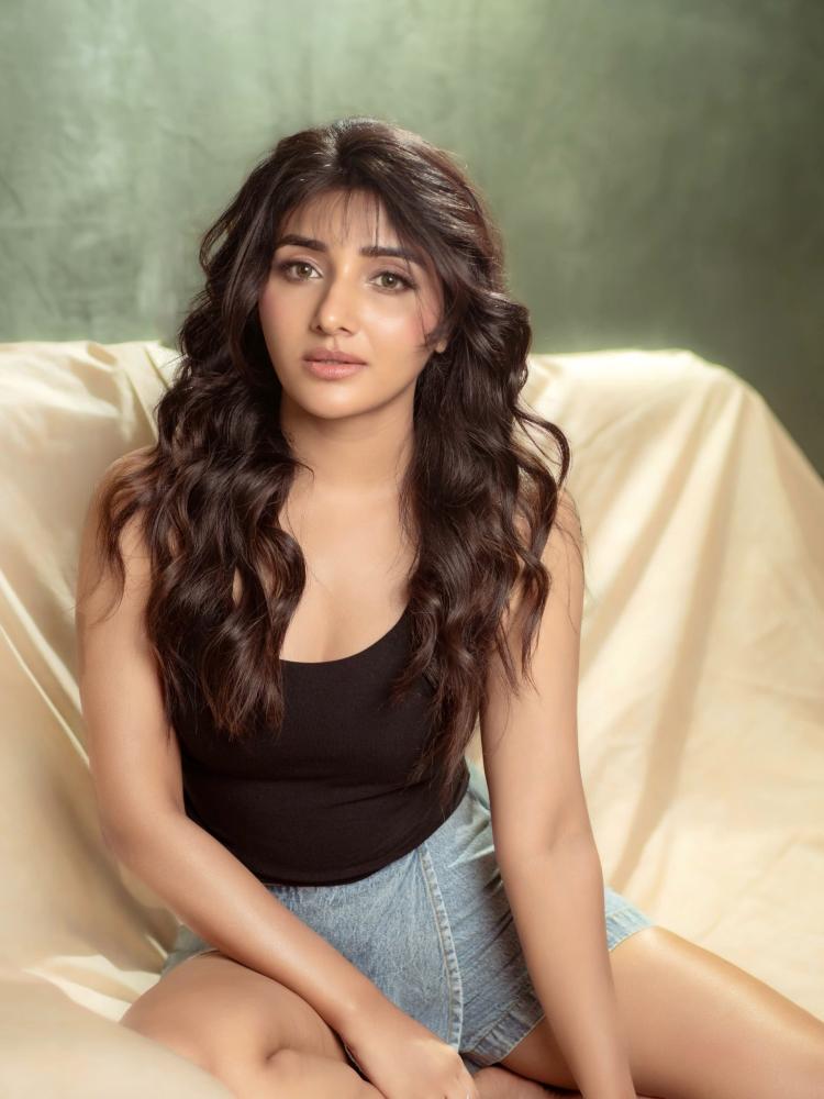 malayalam-actress-mirnaa-menon-photos