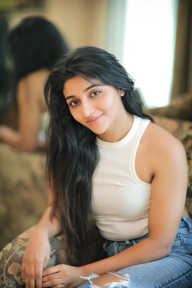 malayalam-actress-mirnaa-menon-photos