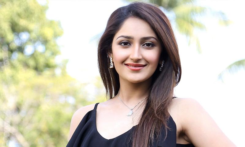 actor-sayyeshaa-with-big-hero-s-after-married