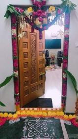 why-put-turmeric-and-saffron-on-the-steps