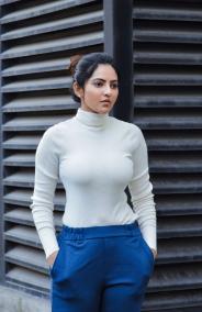 viral-sexy-photo-of-actress-athulya-ravi