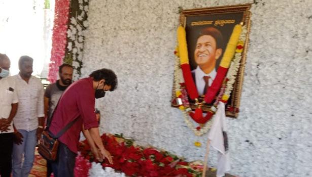 vijay-pays-homage-to-puneeth-rajkumar