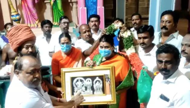 durga-stalin-prayers-at-thirukadaiyur