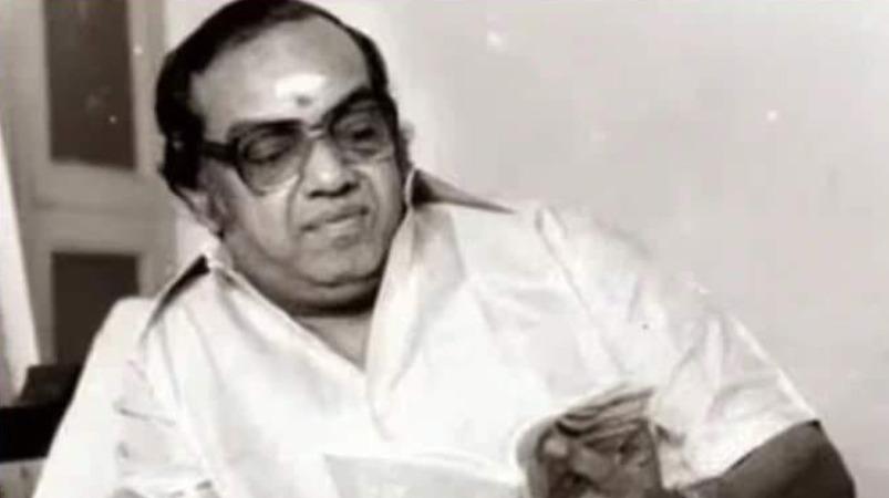 kavinjer-kannadasan-writing-song
