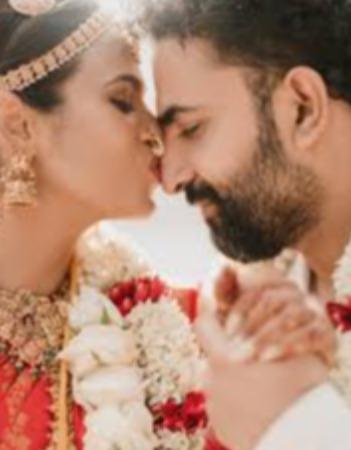 marriage-couples-kiss