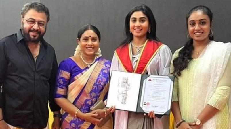 actress-saranya-ponvannan-daughters