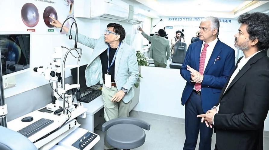 dr-agarwal-eye-hospital-cm-vijay